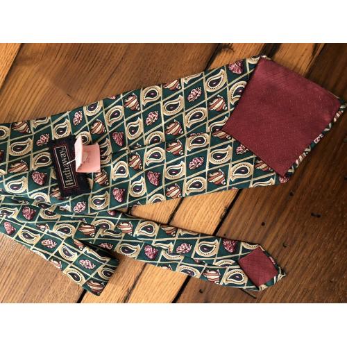make an offer! Vintage men's neck tie 100% silk Brand: Hathaway