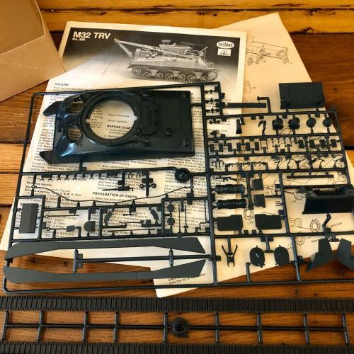 TESTORS/ITALERI 1/35 scale kit M32 RECOVERY VEHICLE # 806  1980 Tank Military